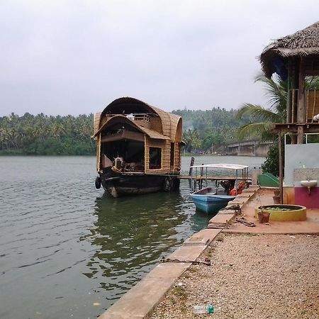 La Mirban Hotel Varkala Buitenkant foto